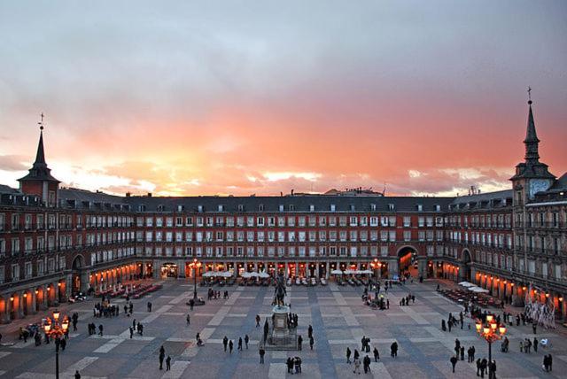 Wanderlust Apartaments Gran Via Madrid Exterior photo