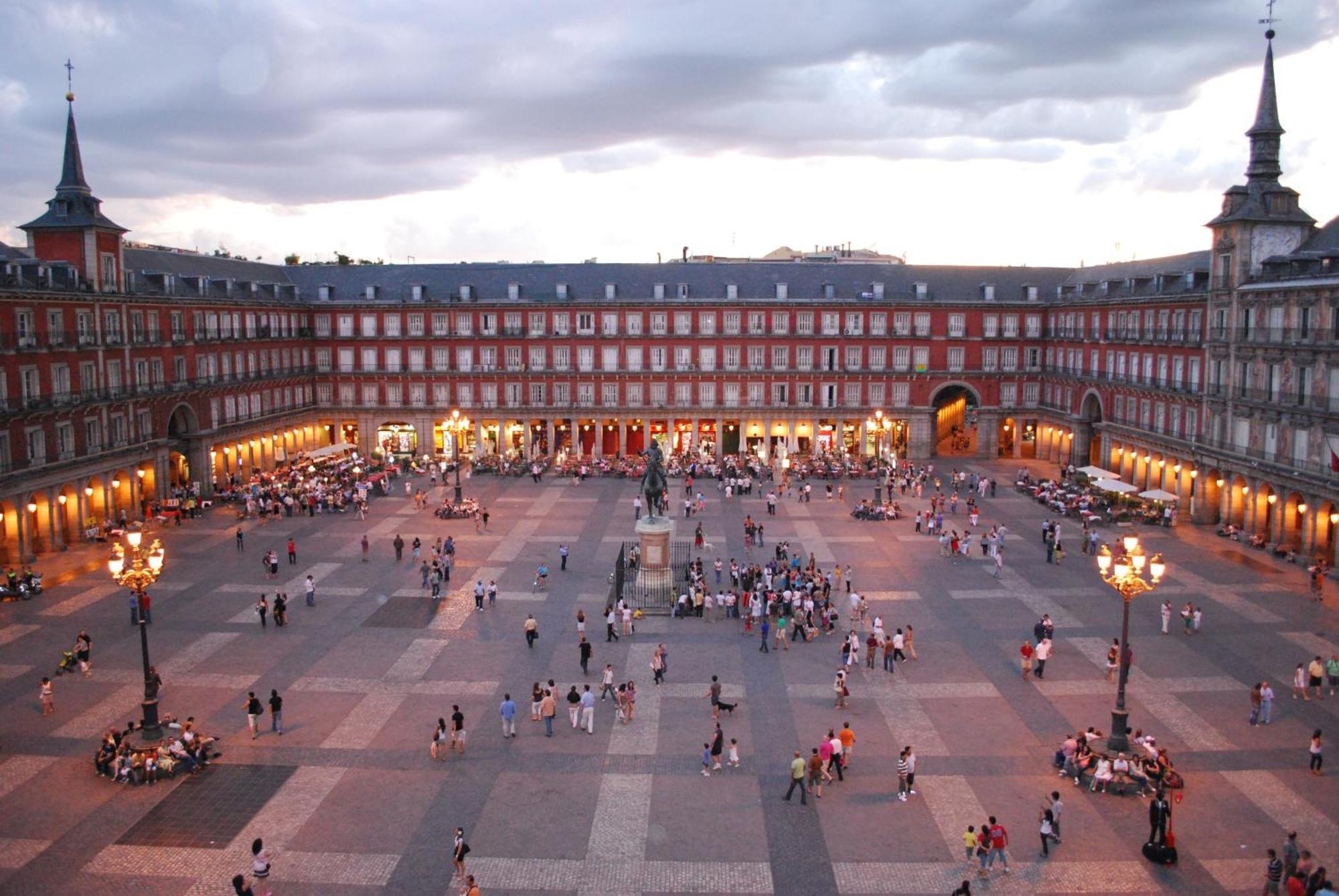 Wanderlust Apartaments Gran Via Madrid Exterior photo